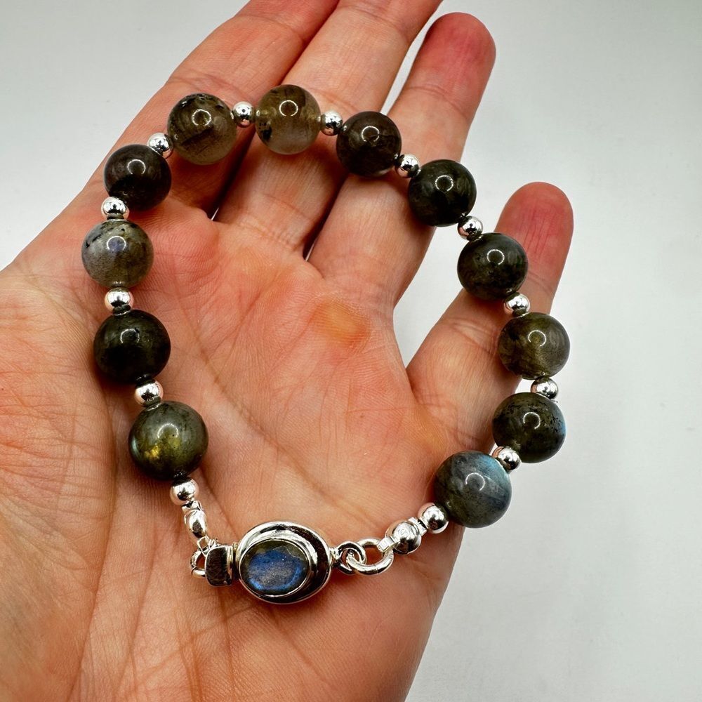 NWOT Stunning 10mm Labradorite and 925 accent beaded bracelet w/ faceted clasp!‎ - Picture 4 of 9